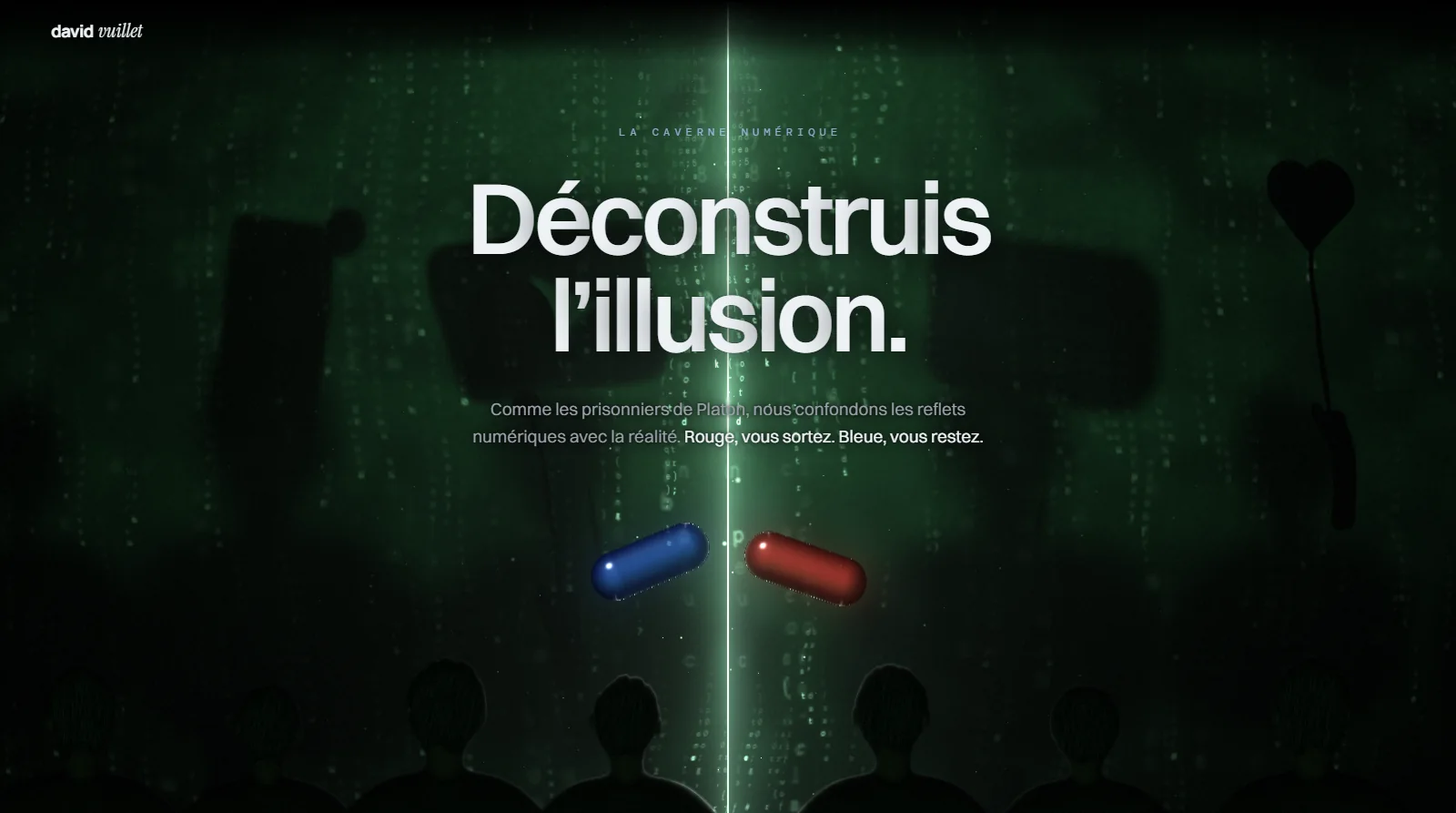 La Caverne numérique : le titre « Déconstruis l’illusion. » sur un mur vert où coule du code, une fente de lumière, une pilule bleue et une pilule rouge.